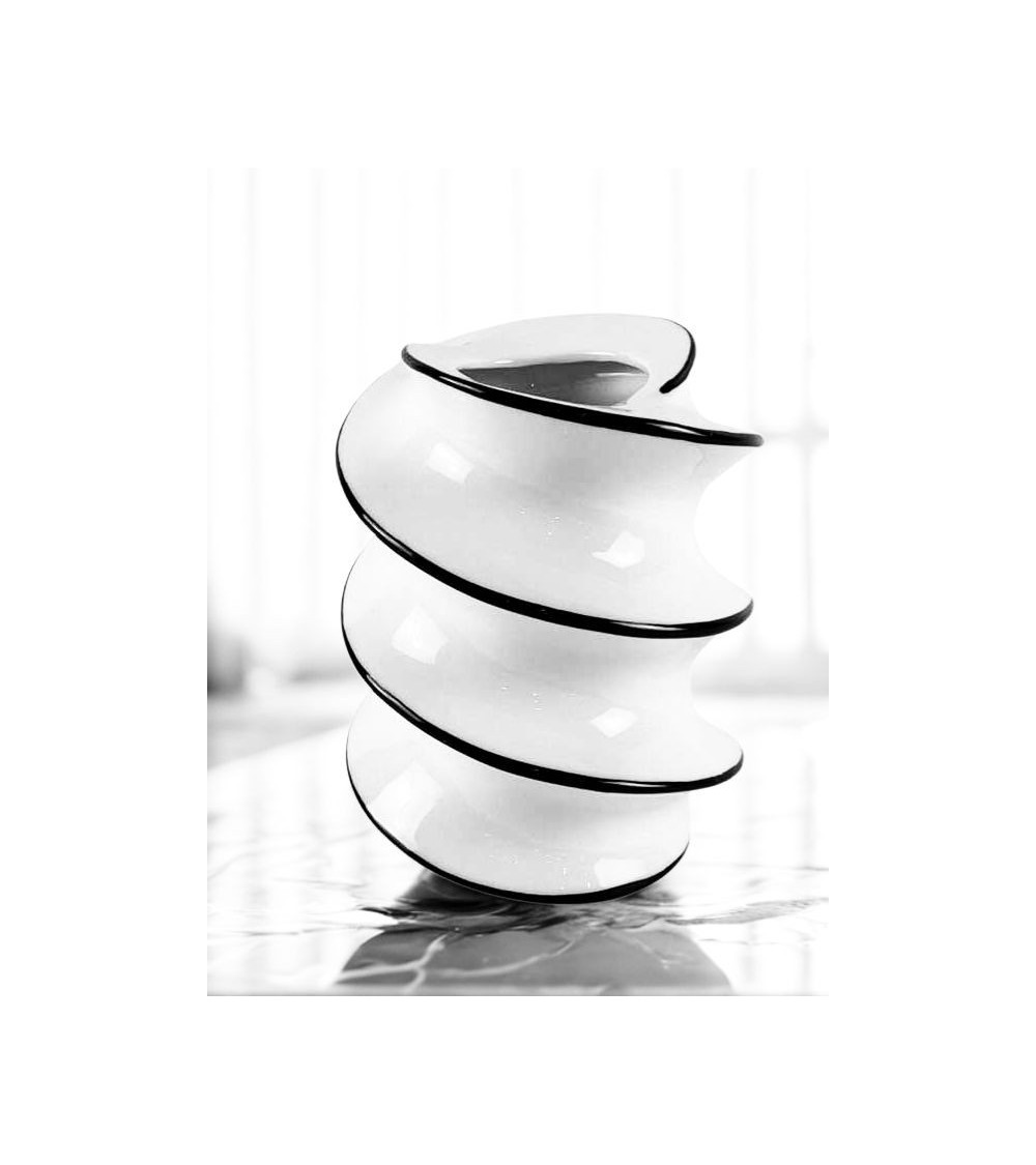 Vase spirale HELIX – Vase design noir et blanc en céramique moderne Vase spirale HELIX – Vase design noir et blanc en céramique moderne