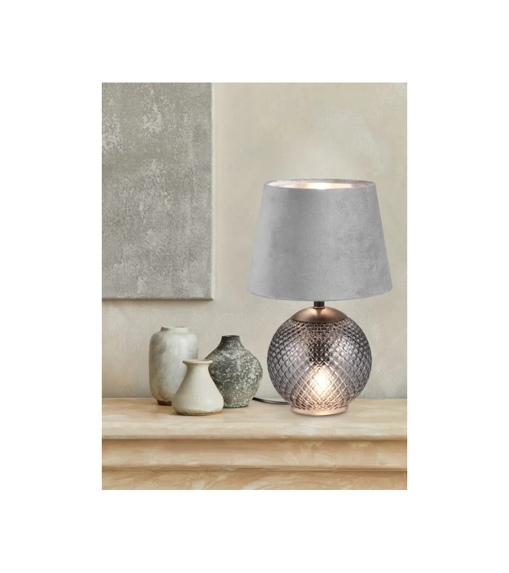 Lampe à poser JONNA en verre nervuré et velours – Élégance déco Lampe à poser JONNA en verre nervuré et velours – Élégance déco